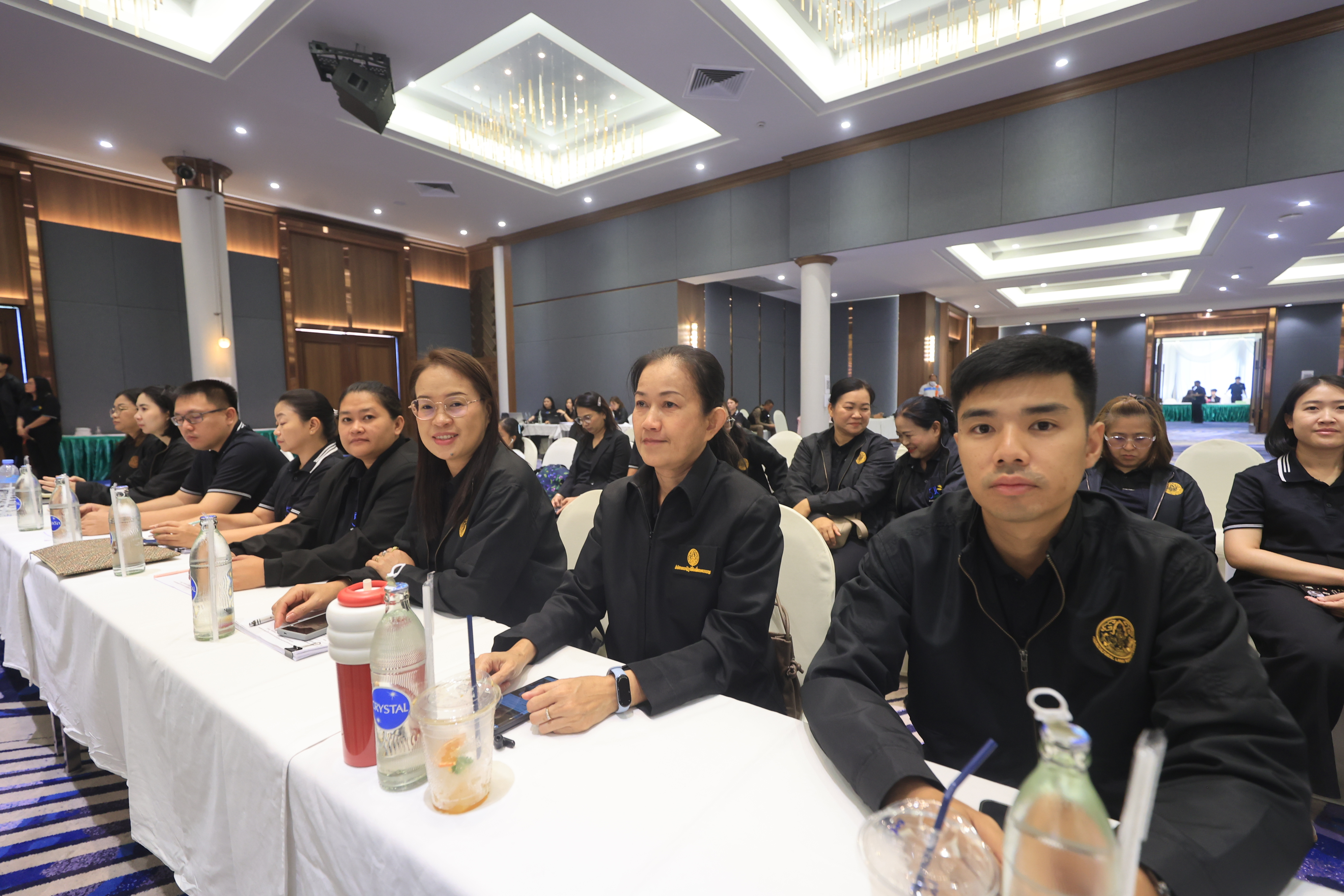 title - เลขาฯ ส.ป.ก. ประชุมเข้ม! 